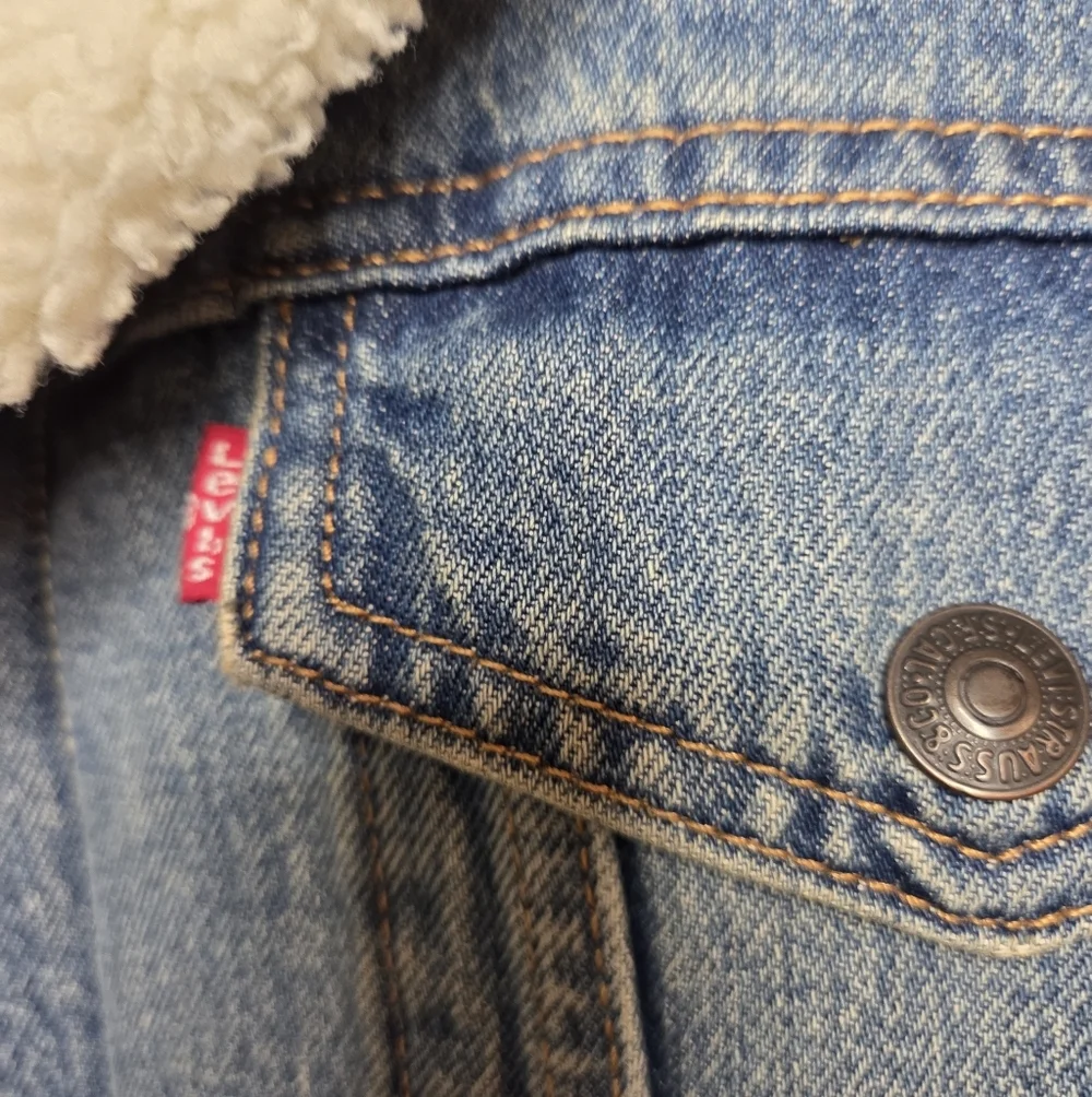 Levi's Classic Blue Denim Jacket with Sherpa Lining XL - Picture 6 of 16